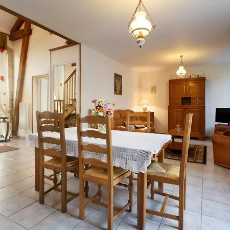 Holiday home Montagnard Avec 3 Chambres, Jardin Clos, Terrasse Couverte, Animaux Acceptes, Proche Vichy. - Fr-1-489-101 Ferrieres-sur-Sichon