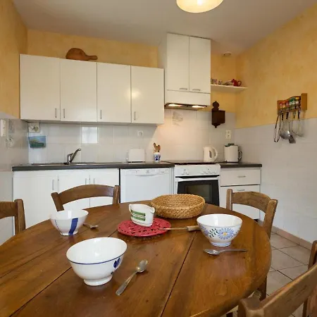 Montagnard Avec 3 Chambres, Jardin Clos, Terrasse Couverte, Animaux Acceptes, Proche Vichy. - Fr-1-489-101