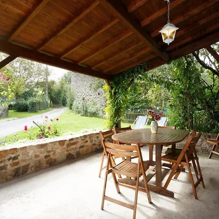 Montagnard Avec 3 Chambres, Jardin Clos, Terrasse Couverte, Animaux Acceptes, Proche Vichy. - Fr-1-489-101 Holiday home
